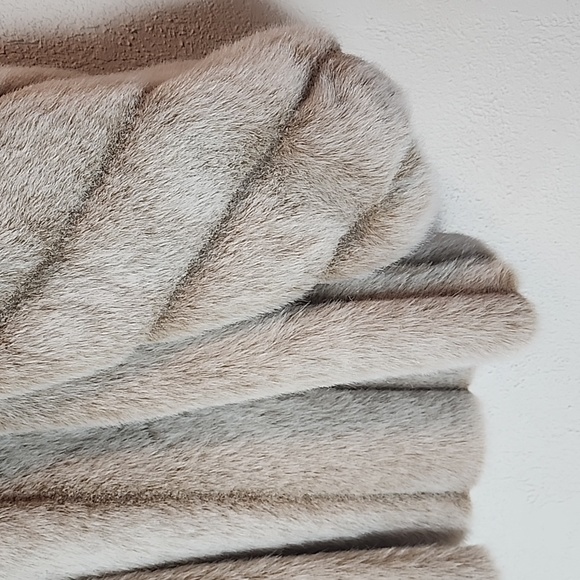 Olympia tan faux fur coat, excellent condition, sz L (12-16) - Picture 2 of 9